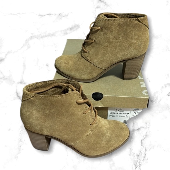 Toms Lunata lace up wheat suede ankle boots. 5.5 - Picture 1 of 9